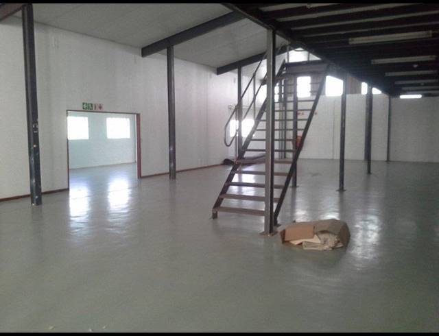 815M² FACTORY TO LET IN RETREAT